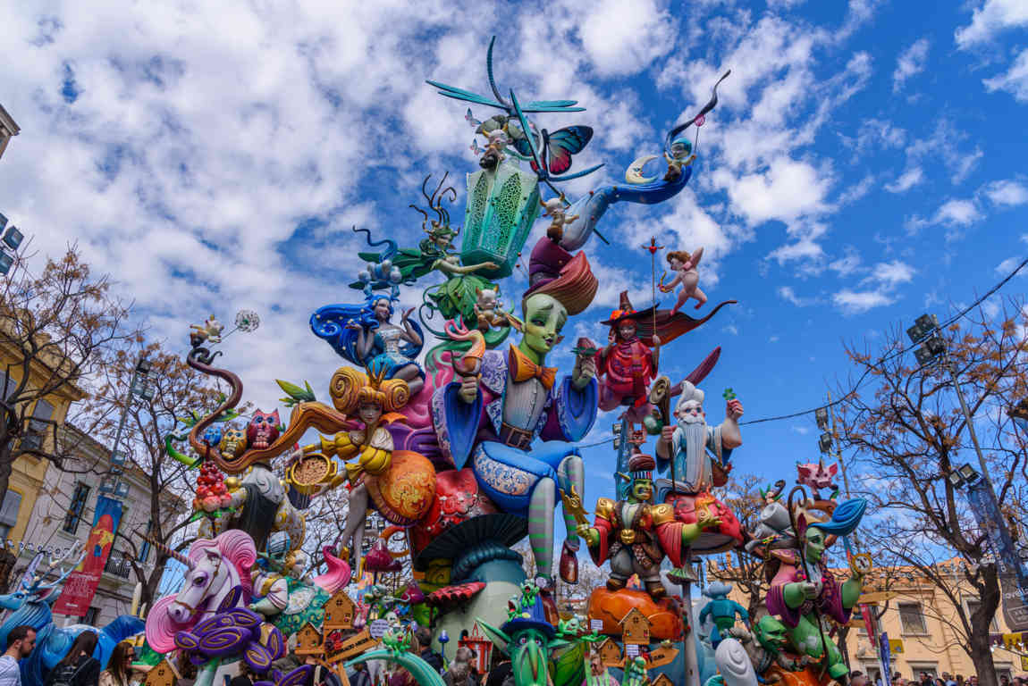 Valencia - fallas 2023 - 4 premio - falla Na Jordana - Clover earth 02.jpg